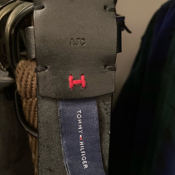 🔥2 for $10🔥 Tommy Hilfiger Black Leather Belt Size 44 - Picture 9 of 9